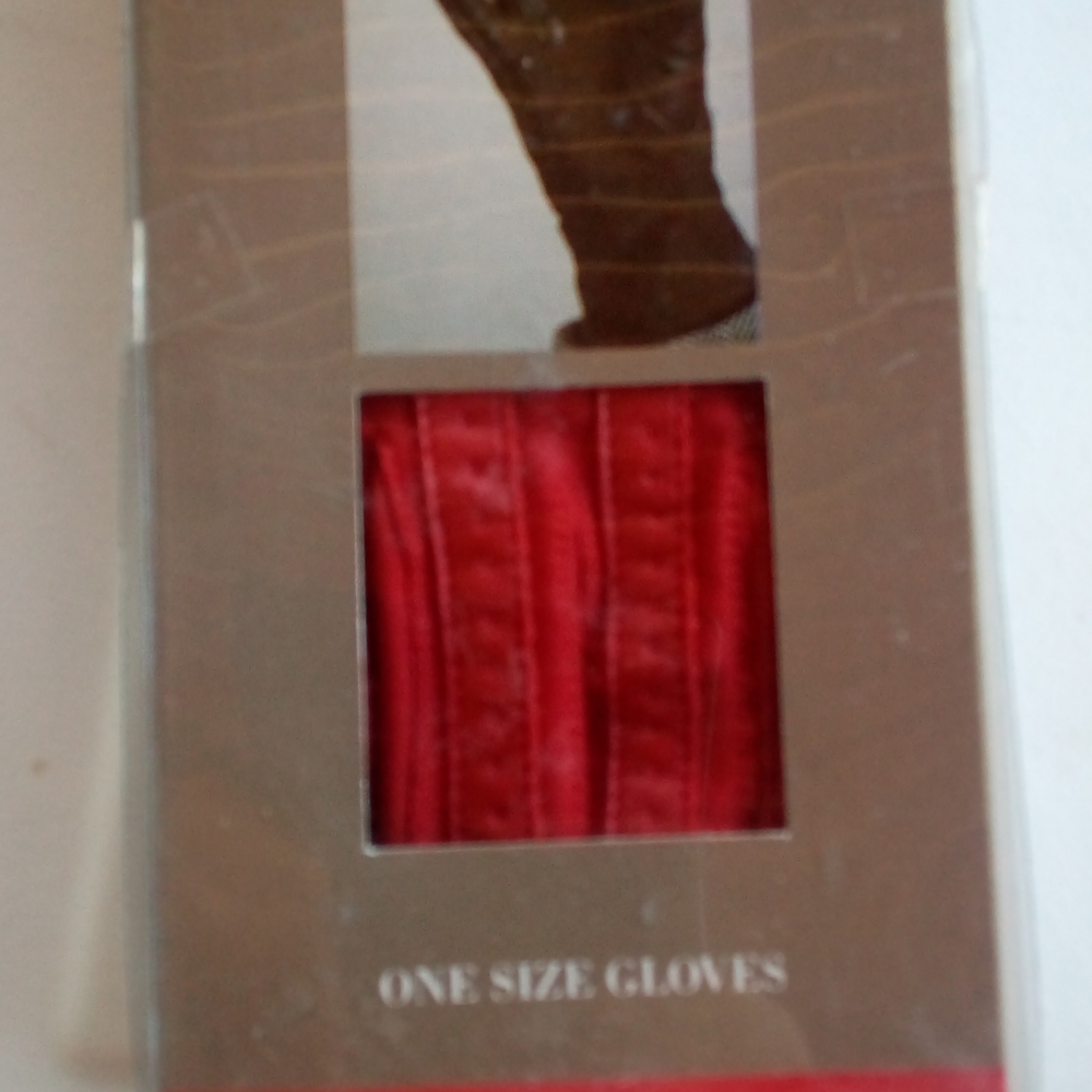 Outbound Ladies Stretch Gloves in Red ♥️ - Picture 5 of 7